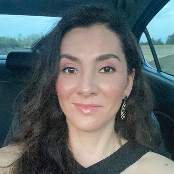 Meet your Posher, Dinora - Picture 1 of 1